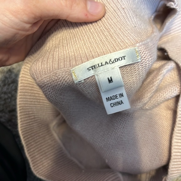 NWOT Stella & Dot V-Neck Fuzzy Knit Long Sleeve Sweater Blush Size Medium - Picture 9 of 11